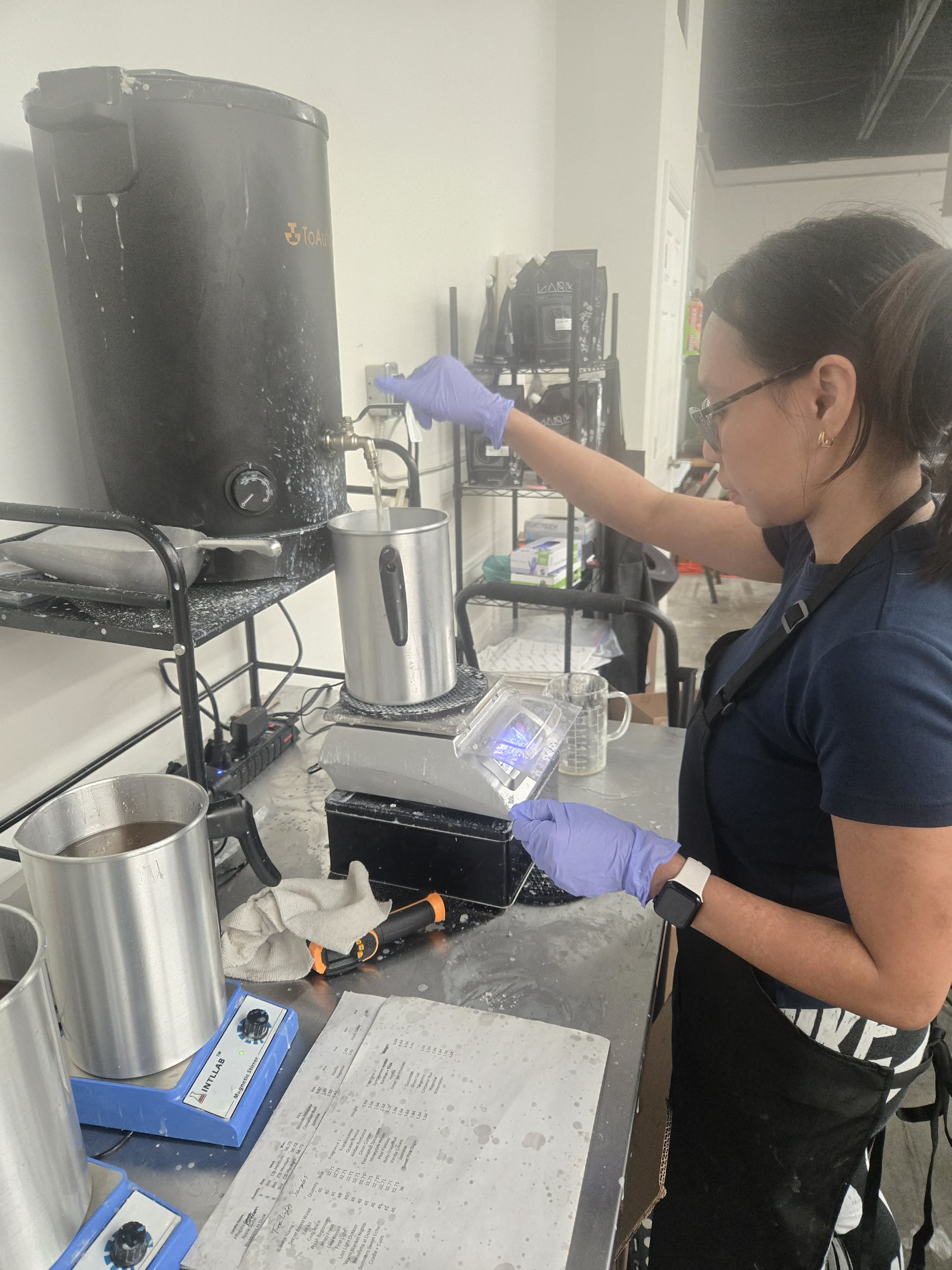 Wax pour, Wick of Hope studio